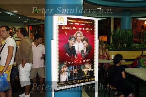 Marbella 12 augustus 2007
Reclame bij Mc Donalds voor de show van Renzo en Oscar Kazan.