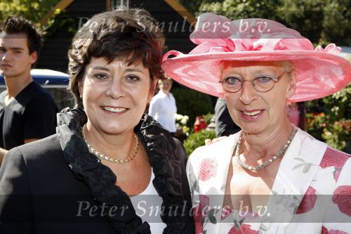 Laren/ Eemnes 29 augustus 2007
Willibrord Frequin en zijn Suzanne trouwen. Ze vertrekken vanaf thuis met koets naar de theetuin. Agnes v Ardenne en Rita Verdonk
