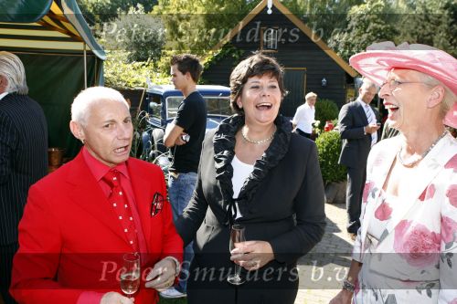 Laren/ Eemnes 29 augustus 2007
Willibrord Frequin en zijn Suzanne trouwen. Ze vertrekken vanaf thuis met koets naar de theetuin. Agnes v Ardenne   Rita Verdonk en Ronald Kolck