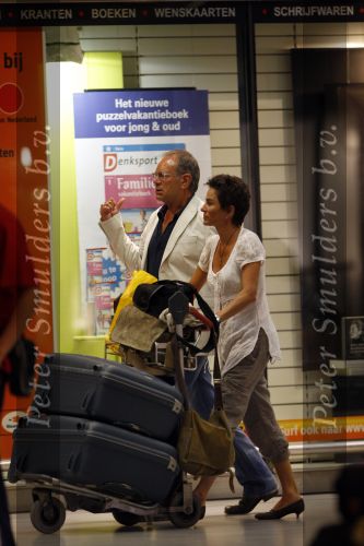 Schiphol 15 augustus 2007
Rob de Nijs en zijn vriendin Henriette komen terug van vakantie in Spanje.