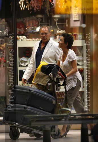 Schiphol 15 augustus 2007
Rob de Nijs en zijn vriendin Henriette komen terug van vakantie in Spanje.