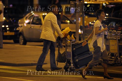 Schiphol 15 augustus 2007
Rob de Nijs en zijn vriendin Henriette komen terug van vakantie in Spanje.
