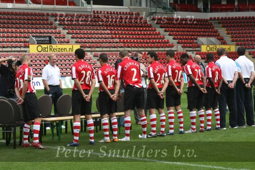 Eindhoven, 28 Augustus 2007
Perspresentatie PSV Seizoen 2007/2008
Ronald Koeman controleert hier zijn selektie