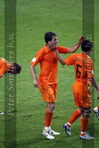 Amsterdam 8 september 2007
kwalificatieduel voor EK tussen Nederland en Bulgarije in de amsterdam arena. Nederland wint met 2-0. Ruud v Nistelrooy blij na zijn doelpunt