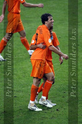 Amsterdam 8 september 2007
kwalificatieduel voor EK tussen Nederland en Bulgarije in de amsterdam arena. Nederland wint met 2-0. Ruud v Nistelrooy blij na doelpunt