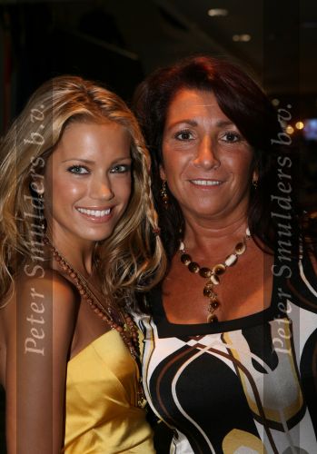 Noordwijk, 1 September 2007 Jacky Fair met o.a. modeshow van Danie Bles.
Sylvie v d Vaart ( Sylvie Meis ) met haar schoonmoeder