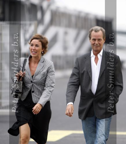 Amsterdam 30 augustus 2007
Eindfeest van Talpa op de supperclub boot. Tony Berkt met secretaresse John de Mol