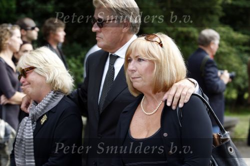 Amsterdam 23 augustus  2007
Begrafenis Jos Brink in Carre de Duif en de Oosterbegraafplaats. Willeke Alberti met Jeroen Krabbe en zijn vrouw Herma