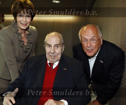 Hilversum 17 augustus 2007
Presentatie straatnamen Willem Duys Willem v Kooten en Mies Bouwman op het mediapark