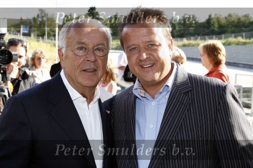 Hilversum 17 augustus 2007
Presentatie straatnamen Willem Duys Willem v Kooten en Mies Bouwman op het mediapark. Willem v Kooten met zijn zoon Jeroen v Kooten