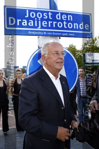 Hilversum 17 augustus 2007
Presentatie straatnamen Willem Duys Willem v Kooten en Mies Bouwman op het mediapark