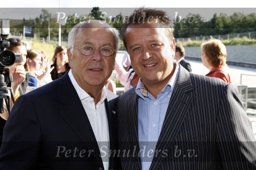 Hilversum 17 augustus 2007
Presentatie straatnamen Willem Duys Willem v Kooten en Mies Bouwman op het mediapark. Willem v Kooten met zijn zoon Jeroen