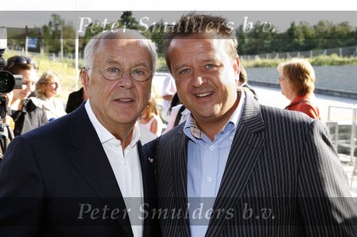 Hilversum 17 augustus 2007
Presentatie straatnamen Willem Duys Willem v Kooten en Mies Bouwman op het mediapark. Willem v Kooten met zijn zoon Jeroen