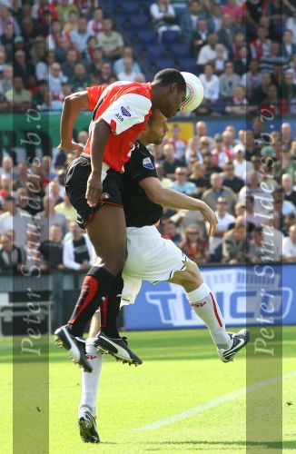 Rotterdam, 20 September 2009
Kompetitiewedstrijd Feyenoord-PSV, eindstand 1-3 Seizoen 2009/2010
Andre Bahia in een kopduel met Andre Ooijer