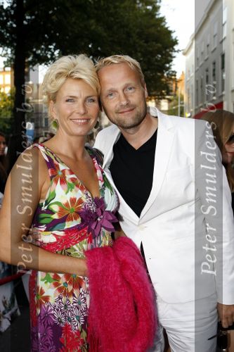 Den Haag 31 augustus 2009
Premiere het leven uit een dag in Pathe den haag. Anita Witzier met vriend
Peter Smulders bv