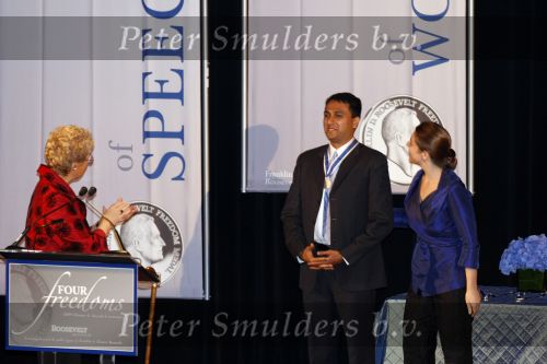 New York 11 september 2009
Prins Willem Alexander en prinses Maxima bij uitreiking Four freedom awards in het Waldorf Astoria hotel. Hillary Clinton krijgt de four freedoms award. Anna eleanor roosevelt
Peter Smulders bv