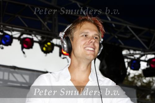 New York 12 september 2009
Armin van Buuren draait op Governor\'s island voor Prins Willem Alexander en prinses Maxima.
Peter Smulders bv