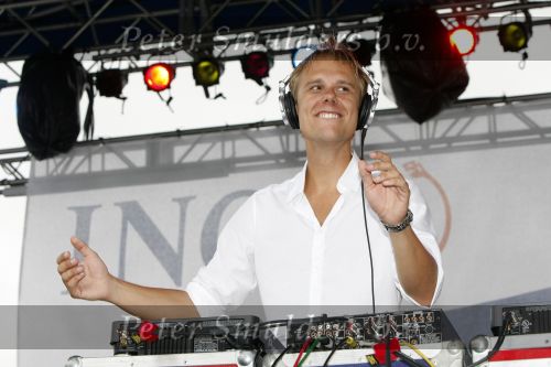 New York 12 september 2009
Armin van Buuren draait op Governor\'s island voor Prins Willem Alexander en prinses Maxima.
Peter Smulders bv