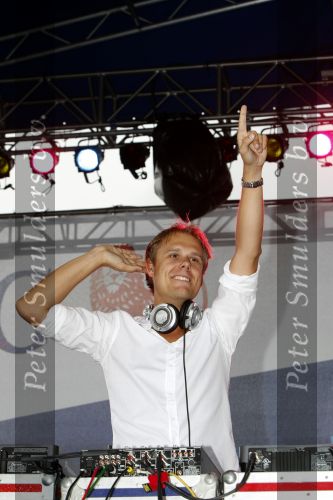 New York 12 september 2009
Armin van Buuren draait op Governor\'s island voor Prins Willem Alexander en prinses Maxima.
Peter Smulders bv