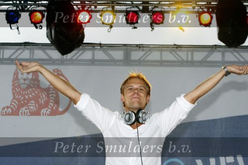 New York 12 september 2009
Armin van Buuren draait op Governor\'s island voor Prins Willem Alexander en prinses Maxima.
Peter Smulders bv