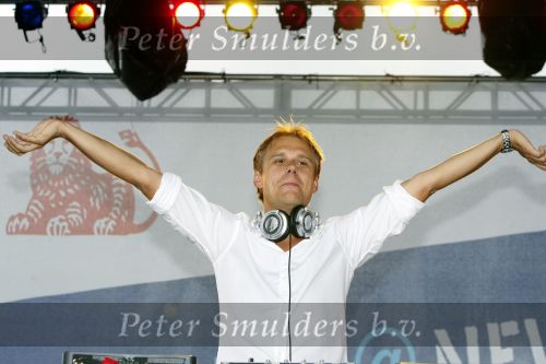 New York 12 september 2009
Armin van Buuren draait op Governor\'s island voor Prins Willem Alexander en prinses Maxima.
Peter Smulders bv