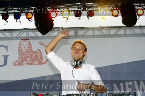 New York 12 september 2009
Armin van Buuren draait op Governor\'s island voor Prins Willem Alexander en prinses Maxima.
Peter Smulders bv