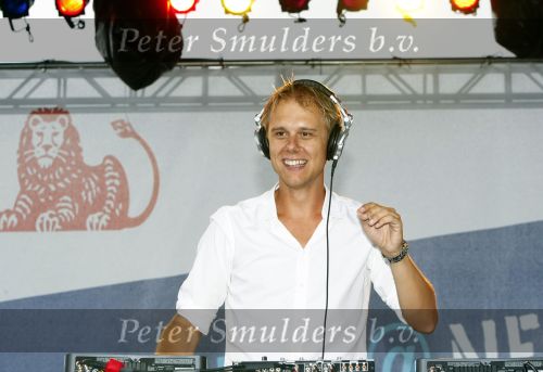 New York 12 september 2009
Armin van Buuren draait op Governor\'s island voor Prins Willem Alexander en prinses Maxima.
Peter Smulders bv