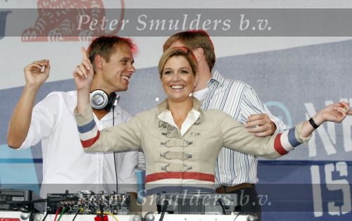 New York 12 september 2009
Armin van Buuren draait op Governor\'s island voor Prins Willem Alexander en prinses Maxima.
Peter Smulders bv