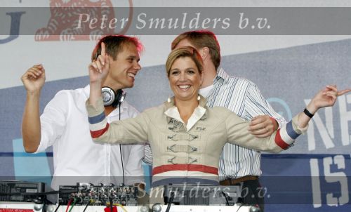 New York 12 september 2009
Armin van Buuren draait op Governor\'s island voor Prins Willem Alexander en prinses Maxima.
Peter Smulders bv