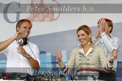 New York 12 september 2009
Armin van Buuren draait op Governor\'s island voor Prins Willem Alexander en prinses Maxima.
Peter Smulders bv