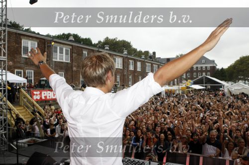 New York 12 september 2009
Armin van Buuren draait op Governor\'s island voor Prins Willem Alexander en prinses Maxima.
Peter Smulders bv