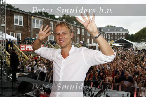 New York 12 september 2009
Armin van Buuren draait op Governor\'s island voor Prins Willem Alexander en prinses Maxima.
Peter Smulders bv