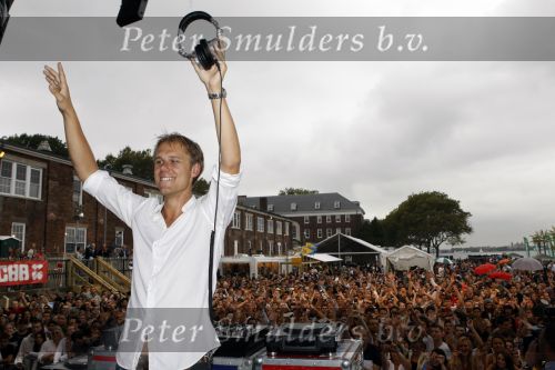 New York 12 september 2009
Armin van Buuren draait op Governor\'s island voor Prins Willem Alexander en prinses Maxima.
Peter Smulders bv