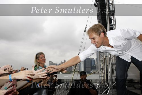 New York 12 september 2009
Armin van Buuren draait op Governor\'s island voor Prins Willem Alexander en prinses Maxima.
Peter Smulders bv