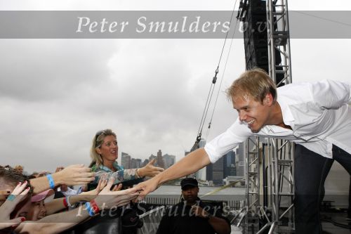 New York 12 september 2009
Armin van Buuren draait op Governor\'s island voor Prins Willem Alexander en prinses Maxima.
Peter Smulders bv