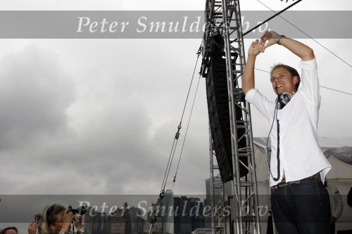New York 12 september 2009
Armin van Buuren draait op Governor\'s island voor Prins Willem Alexander en prinses Maxima.
Peter Smulders bv