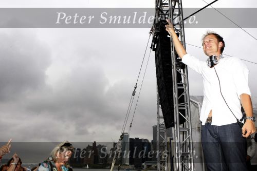 New York 12 september 2009
Armin van Buuren draait op Governor\'s island voor Prins Willem Alexander en prinses Maxima.
Peter Smulders bv