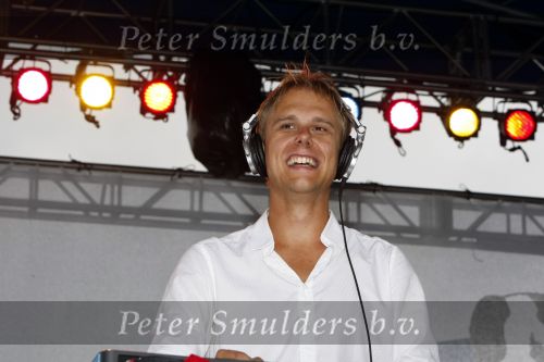 New York 12 september 2009
Armin van Buuren draait op Governor\'s island voor Prins Willem Alexander en prinses Maxima.
Peter Smulders bv