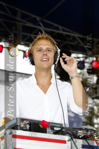 New York 12 september 2009
Armin van Buuren draait op Governor\'s island voor Prins Willem Alexander en prinses Maxima.
Peter Smulders bv