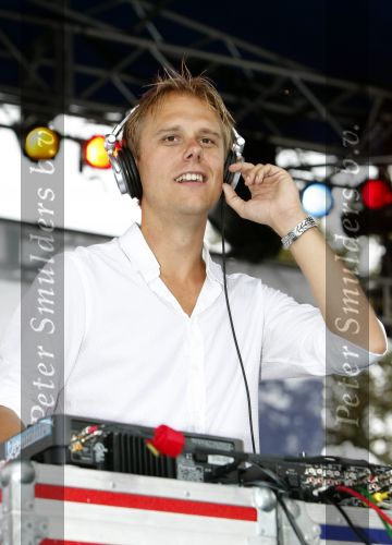 New York 12 september 2009
Armin van Buuren draait op Governor\'s island voor Prins Willem Alexander en prinses Maxima.
Peter Smulders bv