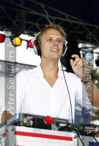 New York 12 september 2009
Armin van Buuren draait op Governor\'s island voor Prins Willem Alexander en prinses Maxima.
Peter Smulders bv