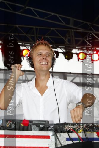 New York 12 september 2009
Armin van Buuren draait op Governor\'s island voor Prins Willem Alexander en prinses Maxima.
Peter Smulders bv