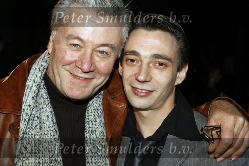 Amsterdam 16 december 2006
Premier Blue man in Amsterdam. 
Barrie Stevens met vriend