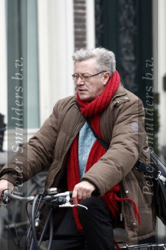 Amsterdam 20 februari 2008
Barrie Stevens met gsm op de fiets.