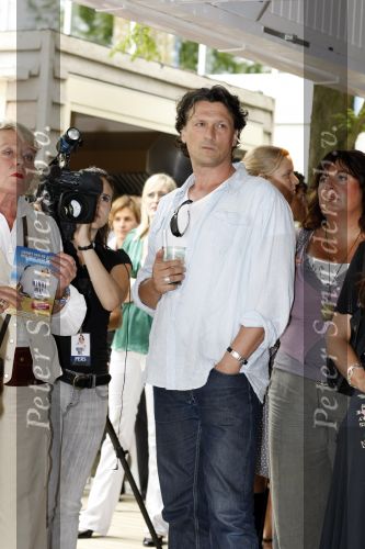 Amsterdam 11 augustus 2009
Presentatie cast mama Mia bij strand zuid met oa Lone v Roosendaal Bas Westerweel John Vooijgd en Anouk v Nes.
Peter Smulders bv