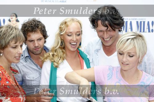 Amsterdam 11 augustus 2009
Presentatie cast mama Mia bij strand zuid met oa Lone v Roosendaal Bas Westerweel John Vooijgd en Anouk v Nes.
Peter Smulders bv