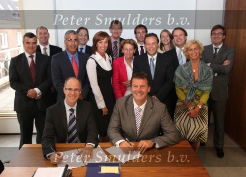 Amsterdam, 26 Augus 2009
Kontraktondertekening voor verkoop Holkema Group
