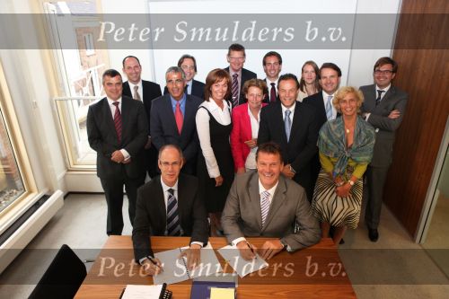 Amsterdam, 26 Augus 2009
Kontraktondertekening voor verkoop Holkema Group