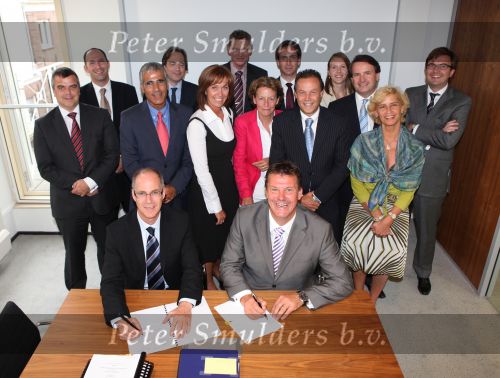 Amsterdam, 26 Augus 2009
Kontraktondertekening voor verkoop Holkema Group