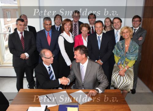 Amsterdam, 26 Augus 2009
Kontraktondertekening voor verkoop Holkema Group